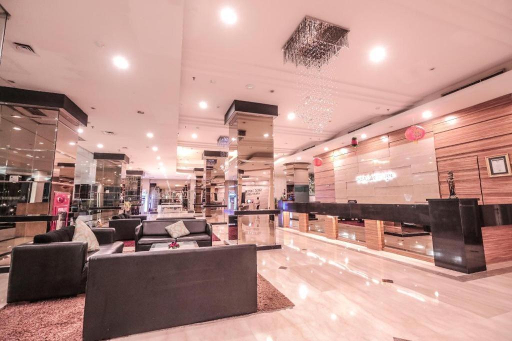 Great Western Hotel & Resort Serpong - Tangerang Exterior photo